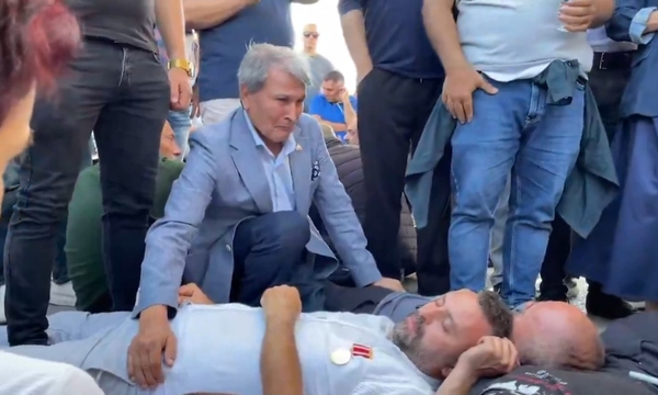 Yusuf Halaçoğlu ağlarken